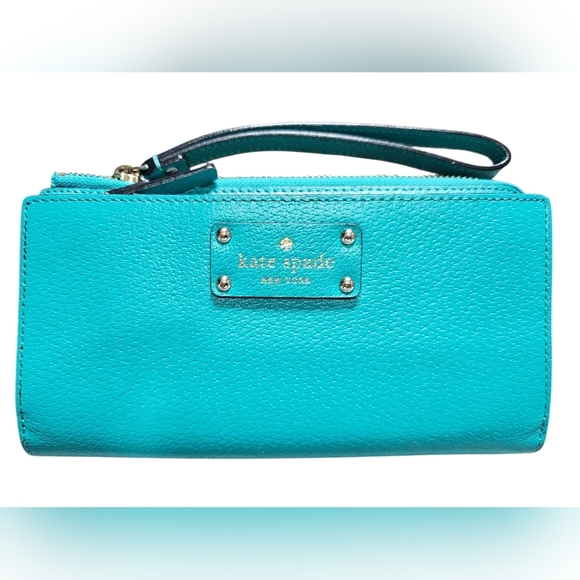 kate spade Handbags - Kate Spade Aqua/Teal Wristlet